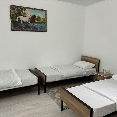 Hostel,Halal Хостел,Халал Tokmok Екстер'єр фото