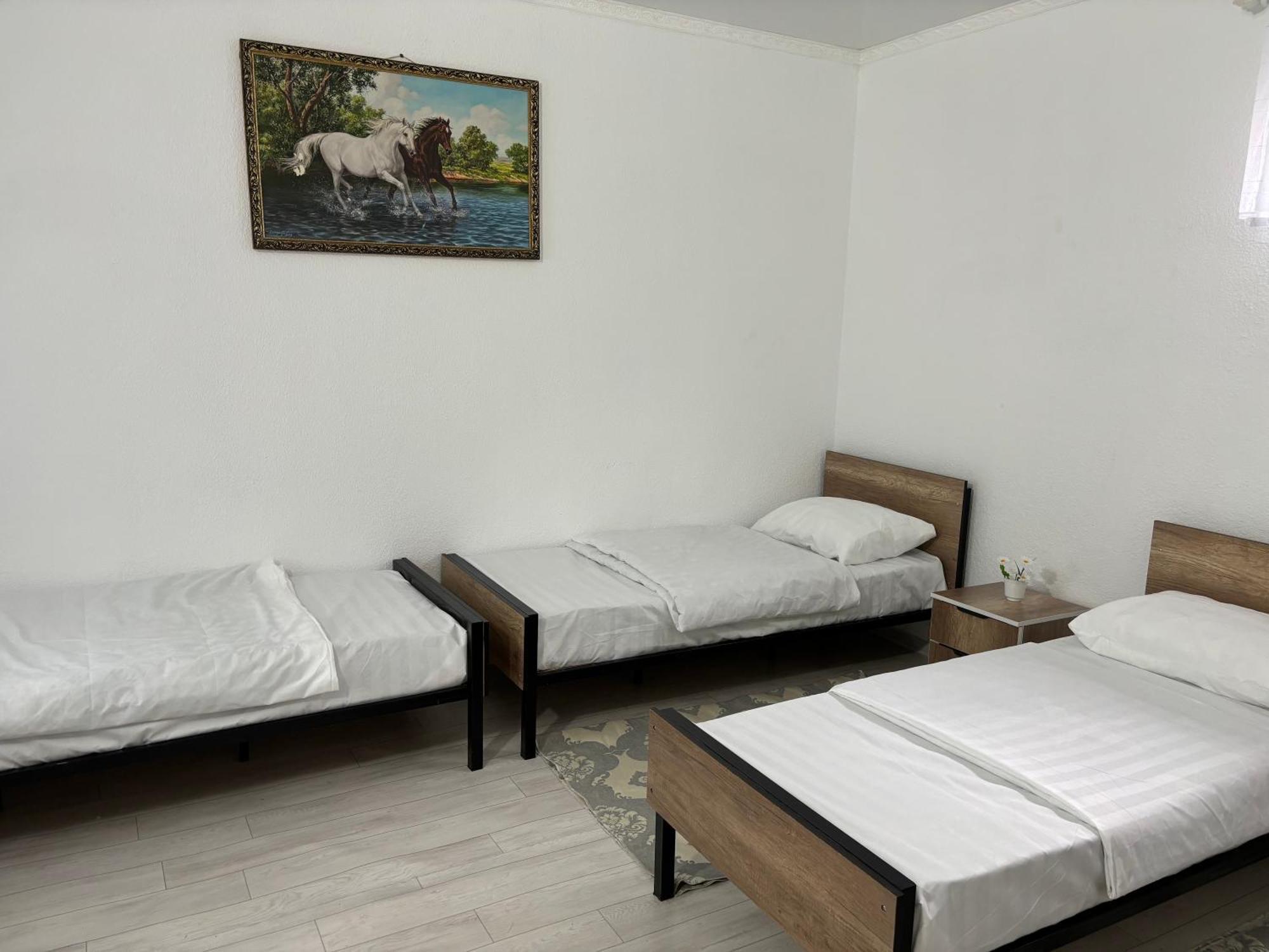 Hostel,Halal Хостел,Халал Tokmok Екстер'єр фото