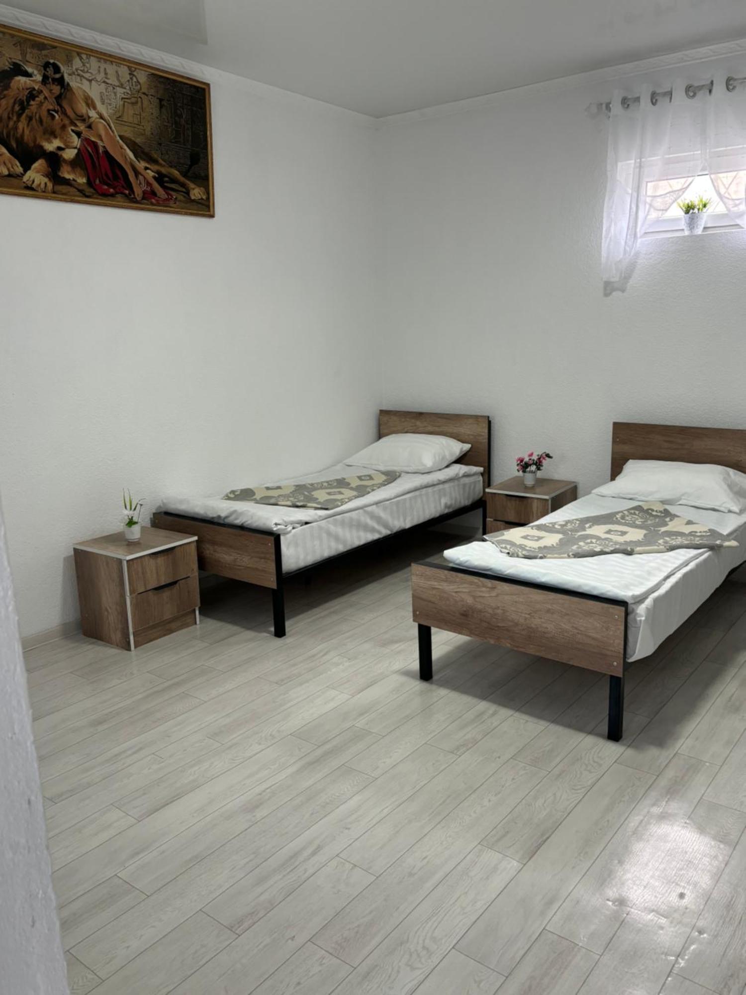 Hostel,Halal Хостел,Халал Tokmok Екстер'єр фото
