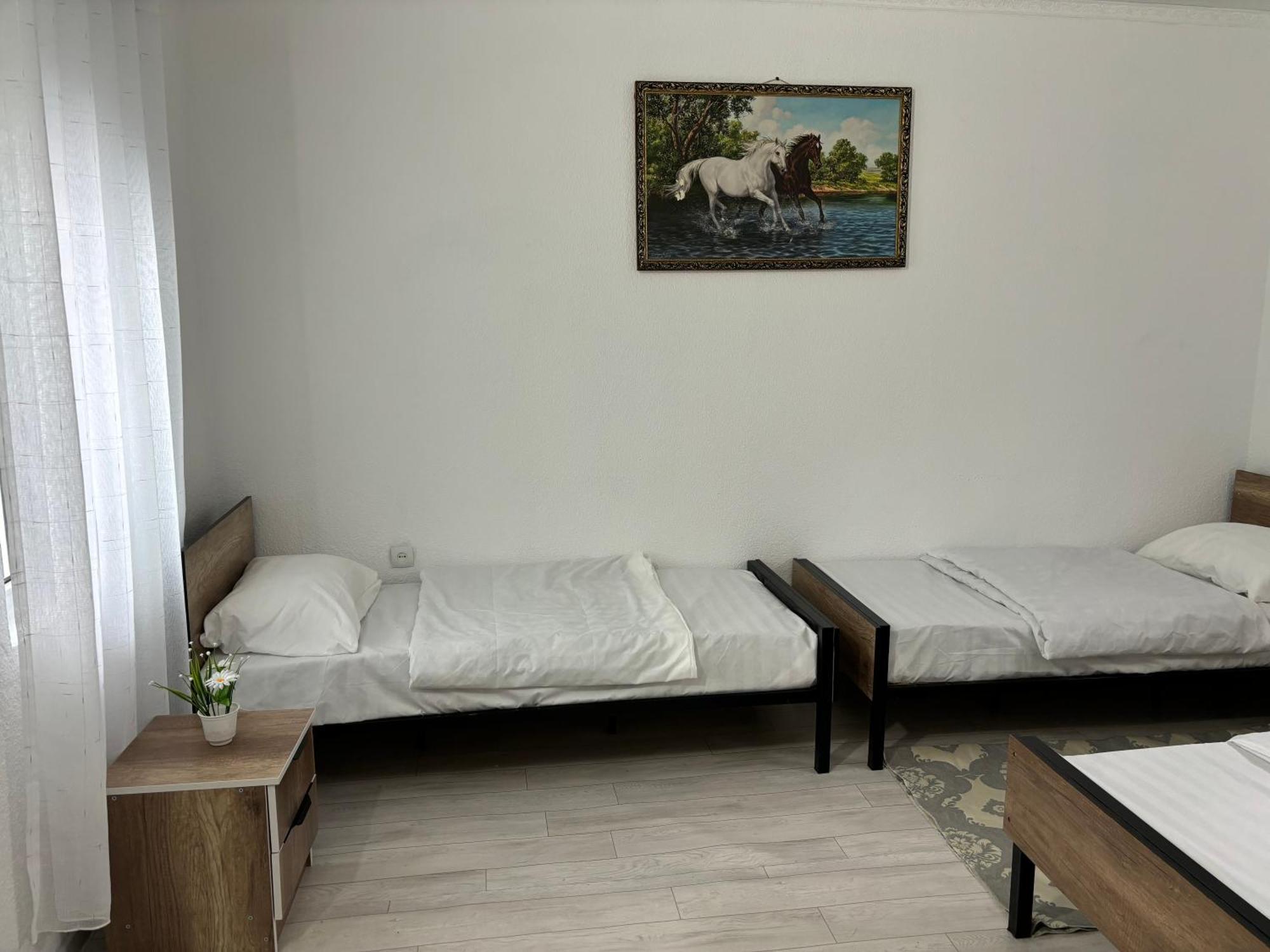 Hostel,Halal Хостел,Халал Tokmok Екстер'єр фото