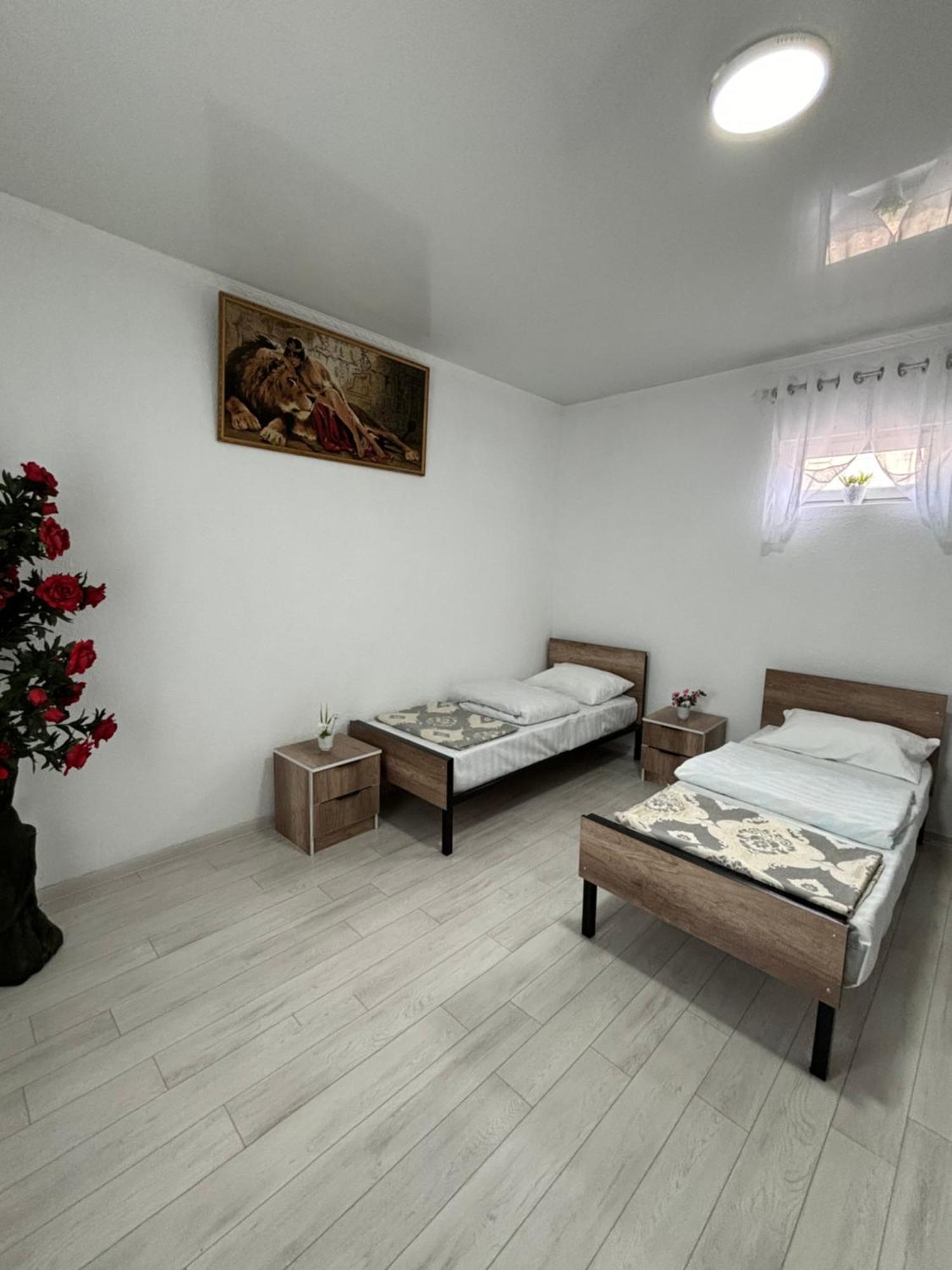 Hostel,Halal Хостел,Халал Tokmok Екстер'єр фото