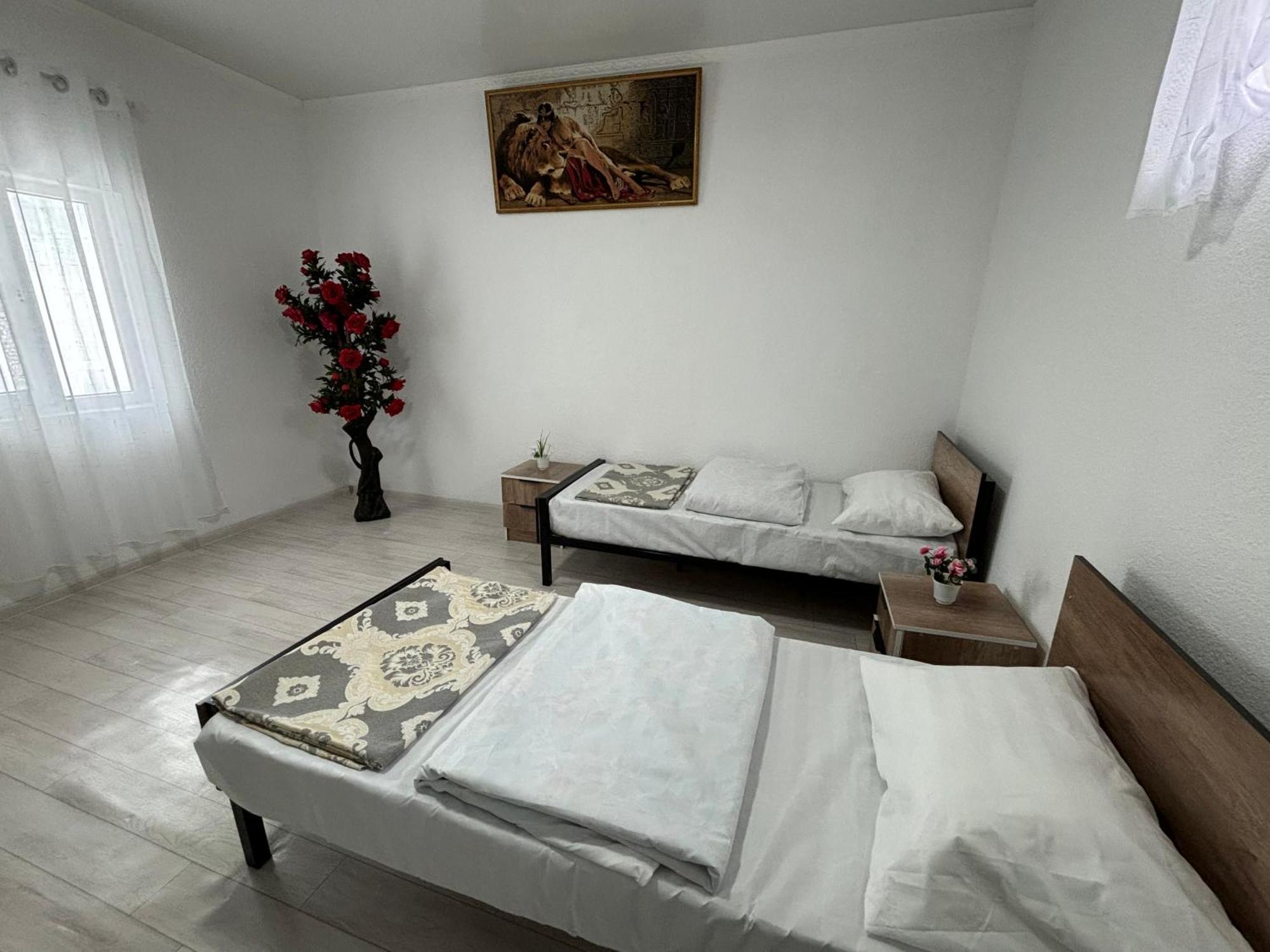 Hostel,Halal Хостел,Халал Tokmok Екстер'єр фото