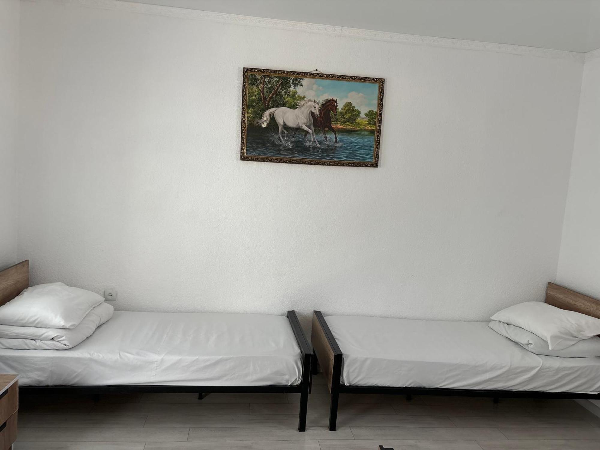 Hostel,Halal Хостел,Халал Tokmok Екстер'єр фото