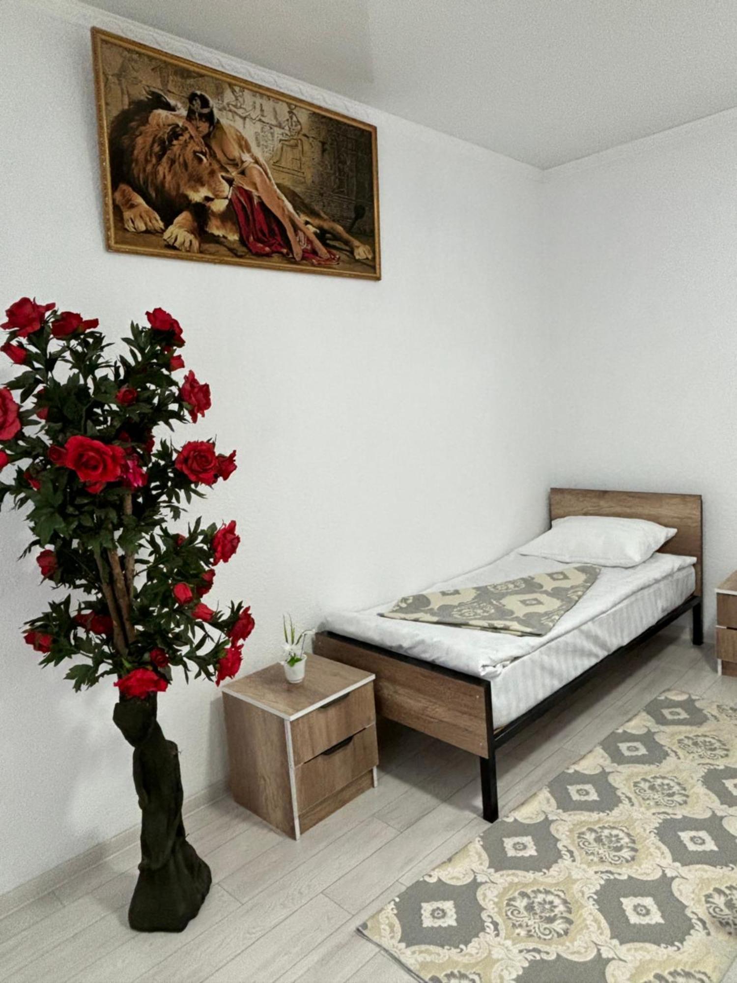 Hostel,Halal Хостел,Халал Tokmok Екстер'єр фото