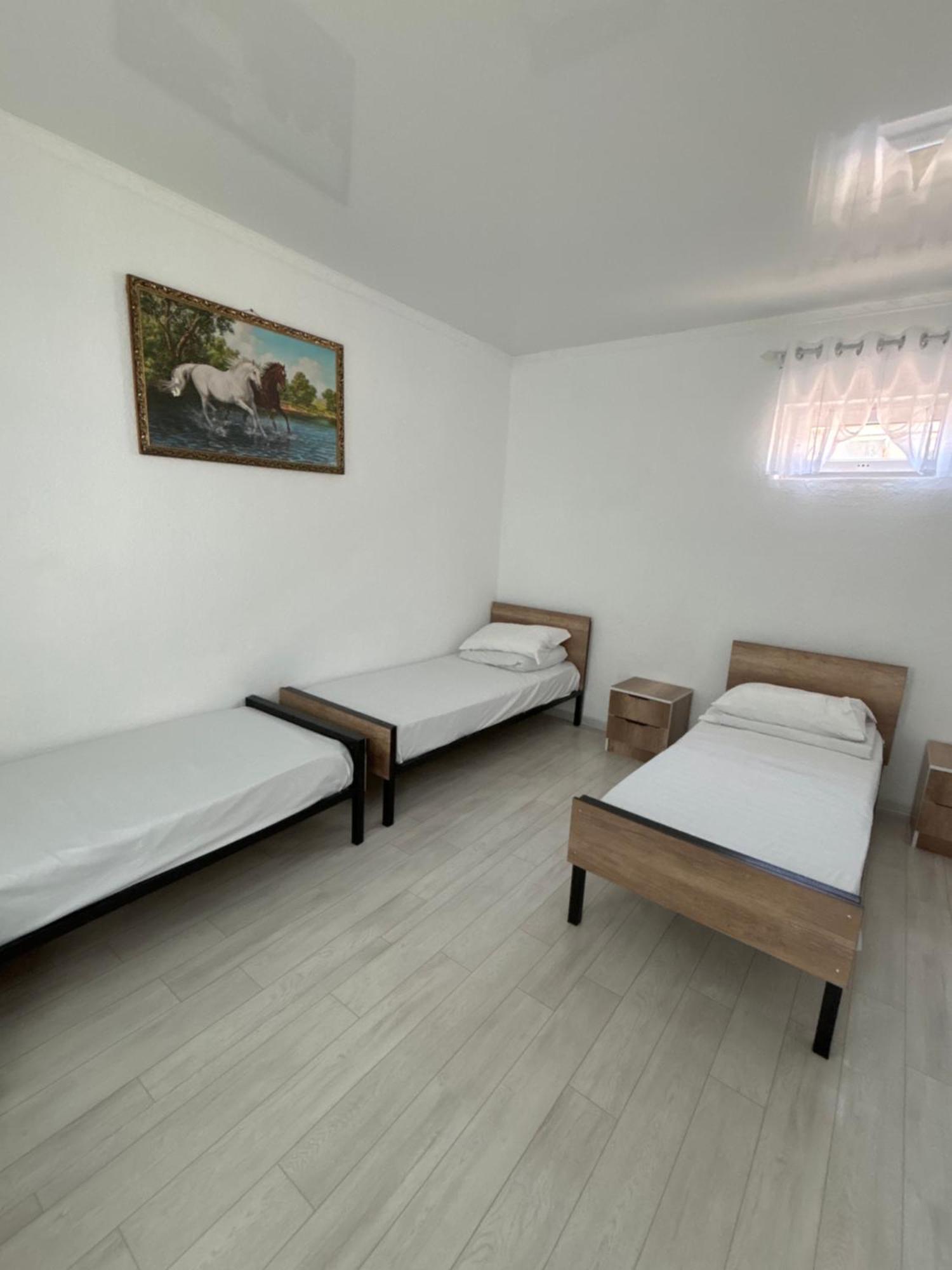 Hostel,Halal Хостел,Халал Tokmok Екстер'єр фото