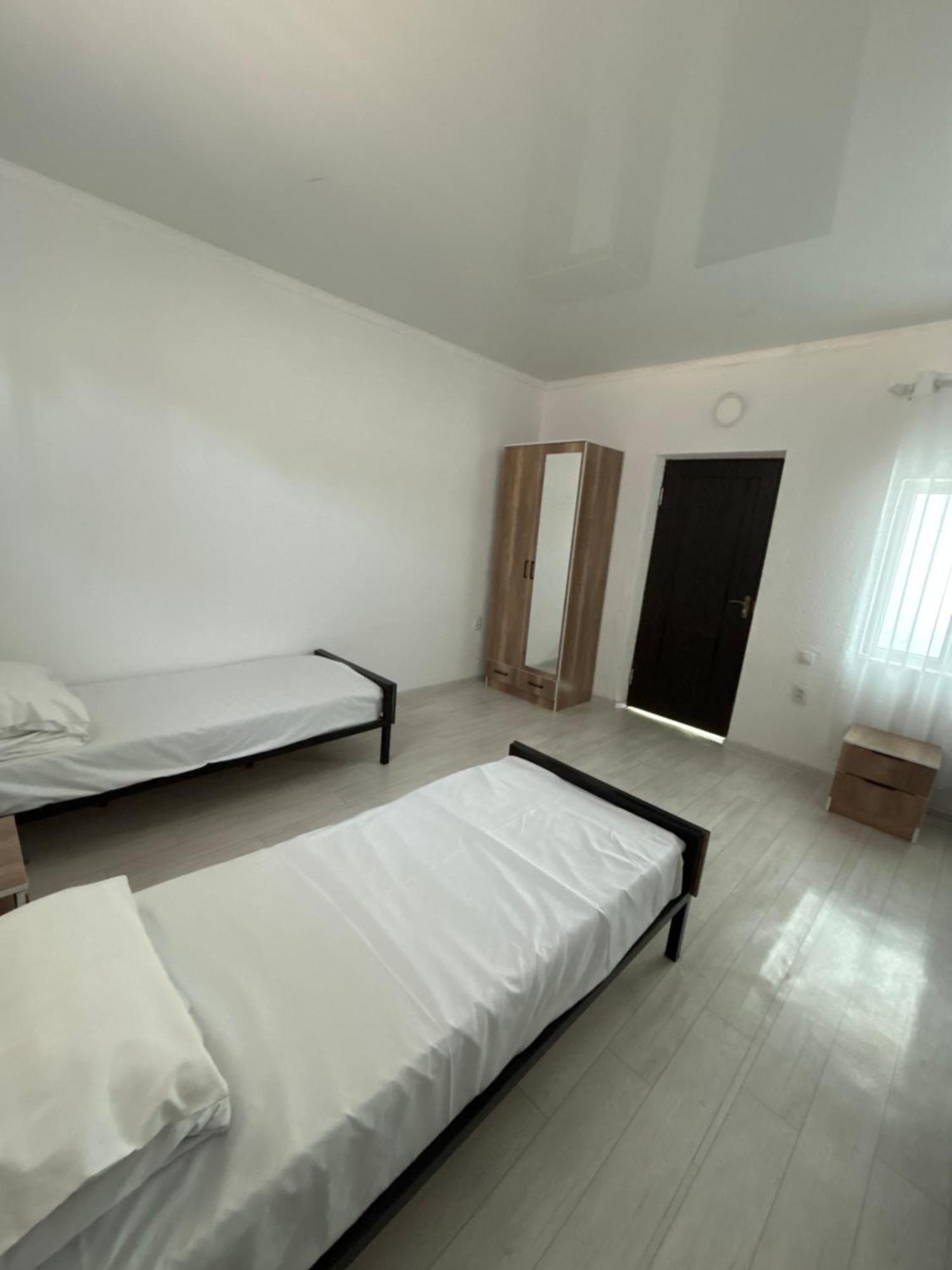 Hostel,Halal Хостел,Халал Tokmok Екстер'єр фото