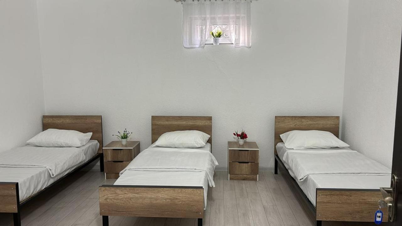 Hostel,Halal Хостел,Халал Tokmok Екстер'єр фото
