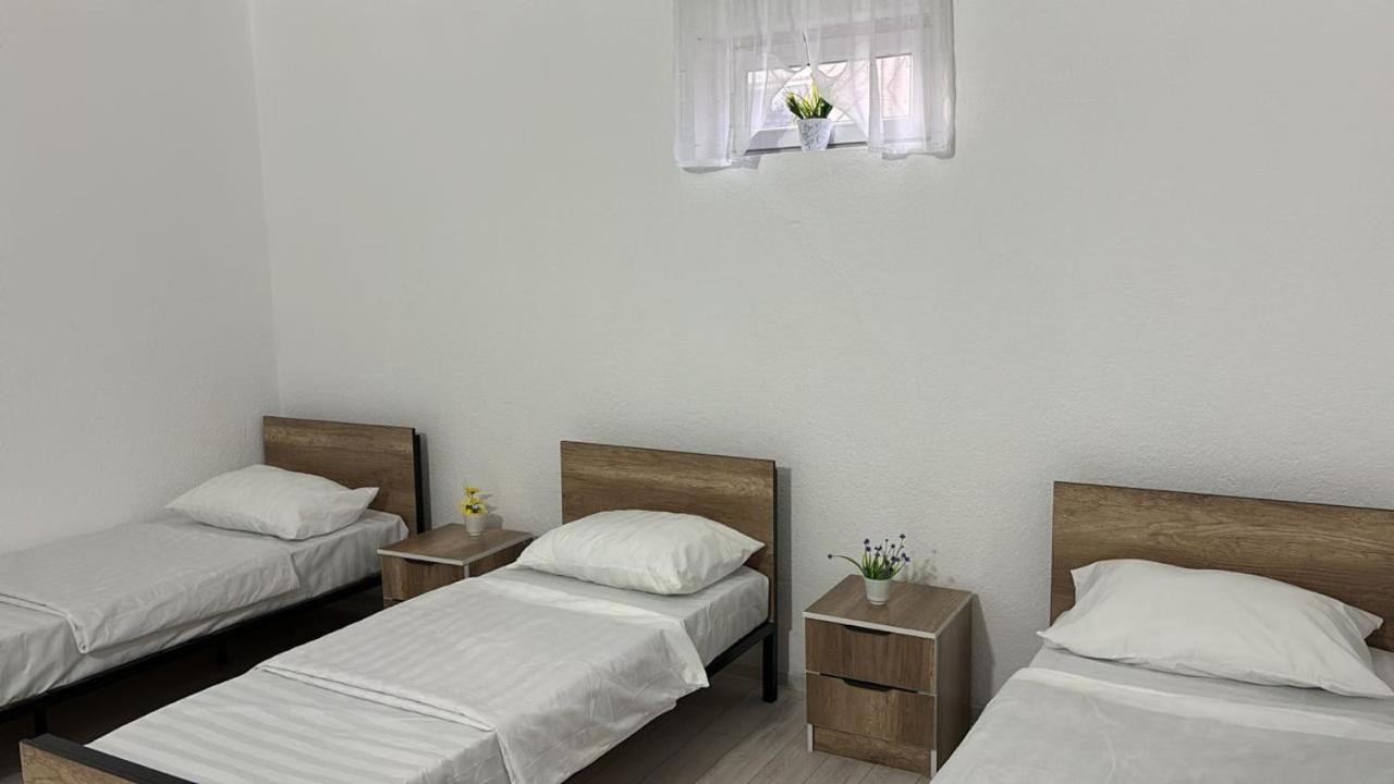 Hostel,Halal Хостел,Халал Tokmok Екстер'єр фото